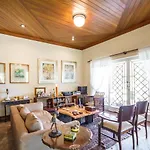 Casa de Cor Rosa/Casa dos Pinheiros