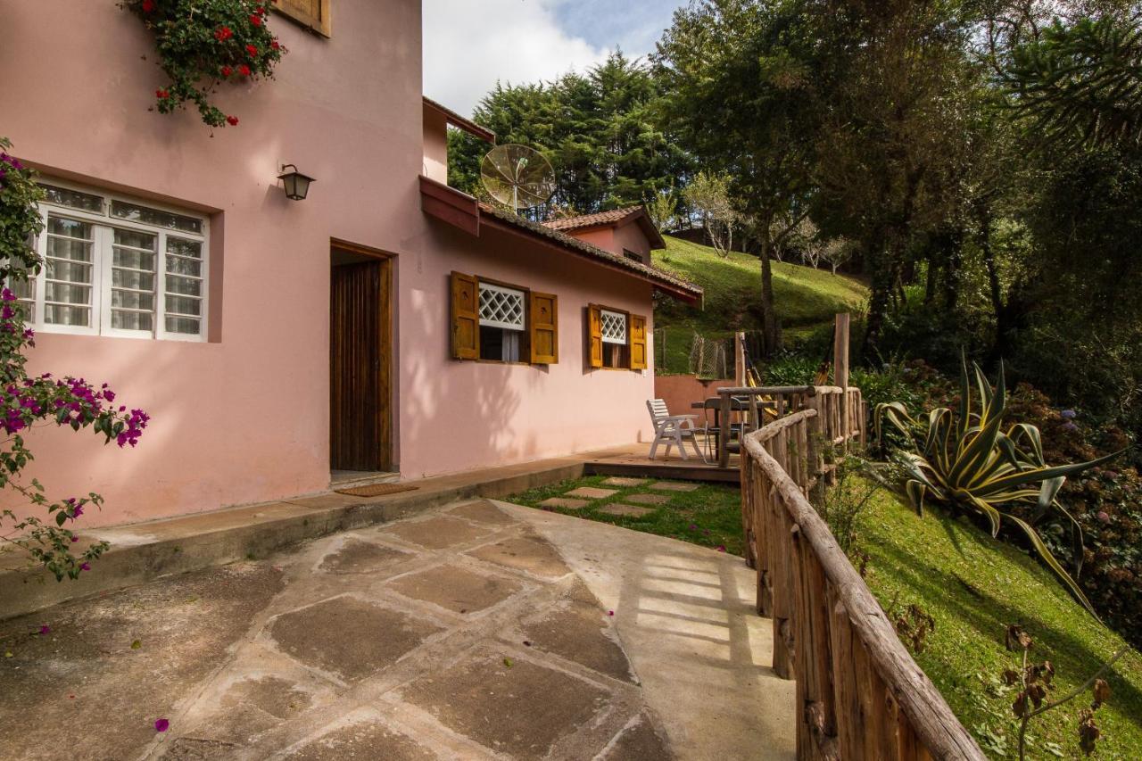 Casa De Cor Rosa Casa Dos Pinheiros * Campos do Jordão