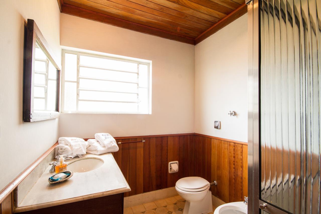 Casa De Cor Rosa Casa Dos Pinheiros
