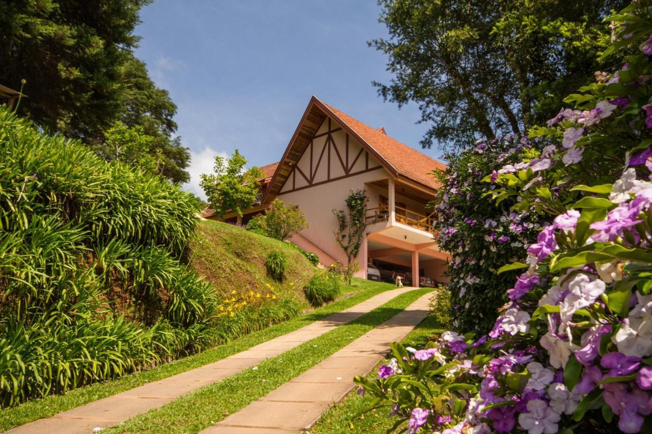 Casa de férias Casa De Cor Rosa Casa Dos Pinheiros *